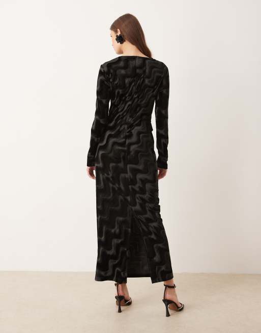 YAS - Robe mi-longue en velours à manches longues et détails froncés - Noir, 4 de 4