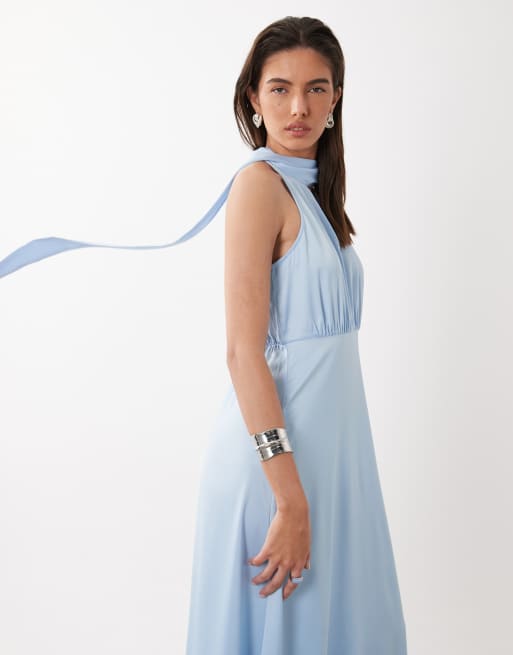 YAS robe mi-longue satinée fluide à col montant avec détail écharpe en bleu doux, 3 de 4