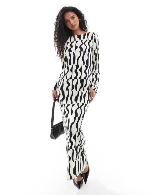 YAS - Robe texturée longue à imprimé et manches évasées - Noir et blanc
