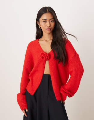 YAS – Röd, stickad kofta med stor rosettdetalj | ASOS