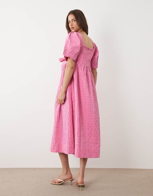 YAS – Rosa midiklänning med textur, puffärmar och rosett framtill, 3 av 4