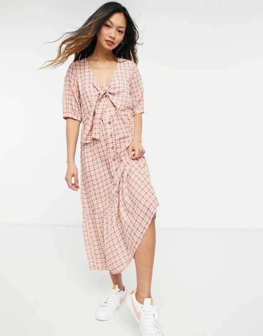 Y.A.S – Rotes Midikleid mit Bindedetail vorne und Vichy-Karos