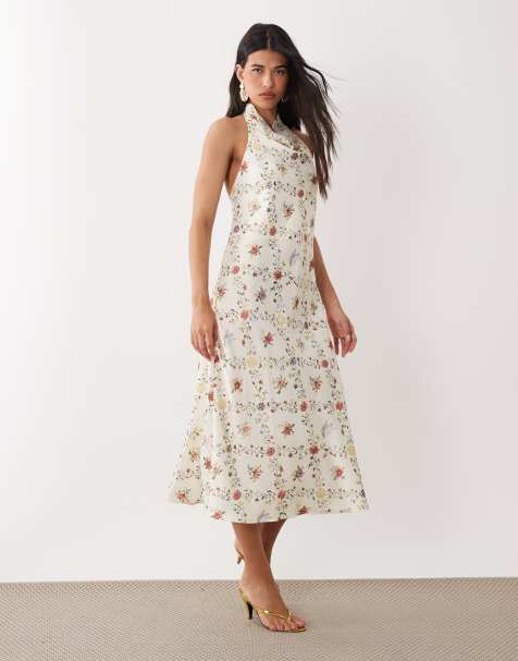 YAS – Rückenfreies Neckholder-Maxikleid aus Satin in Weiß mit Blumenmuster - view 1