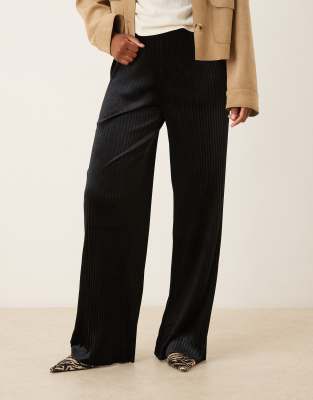 YAS - Samt-Hose in Schwarz mit hohem Bund