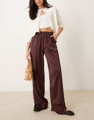 YAS satin wide leg trousers in burgundy-Red