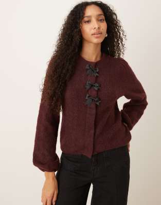 YAS - Sehr weiche Strickjacke in Burgunderrot mit Schleifendetail und Wollanteil