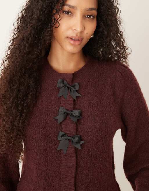 YAS – Sehr weiche Strickjacke in Burgunderrot mit Schleifendetail und Wollanteil, 2 von 4