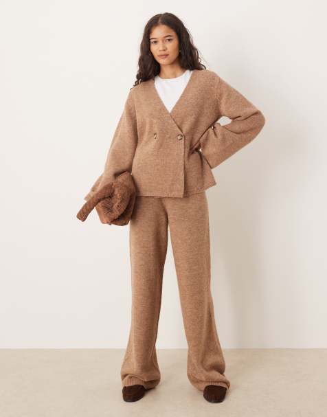 YAS – Set in Camel, aus langärmliger Strickjacke und weit geschnittener Hose - view 1