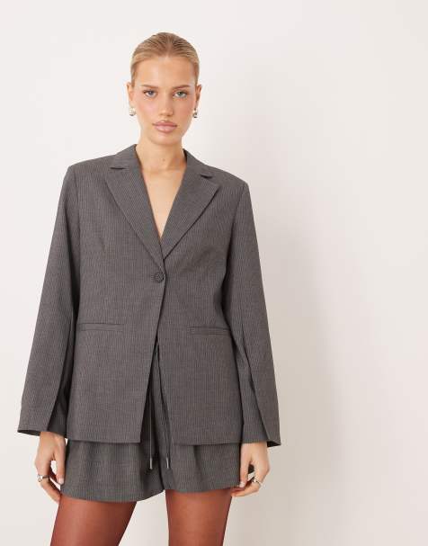 YAS – Set in meliertem Mittelgrau, aus Oversize-Blazer und Shorts mit Nadelstreifen - view 1