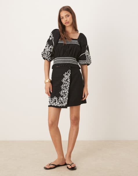 YAS – Set in Schwarz mit farblich abgesetzter Cornelli-Stickerei, aus Cropped Oberteil mit Puffärmeln und Minirock - view 1