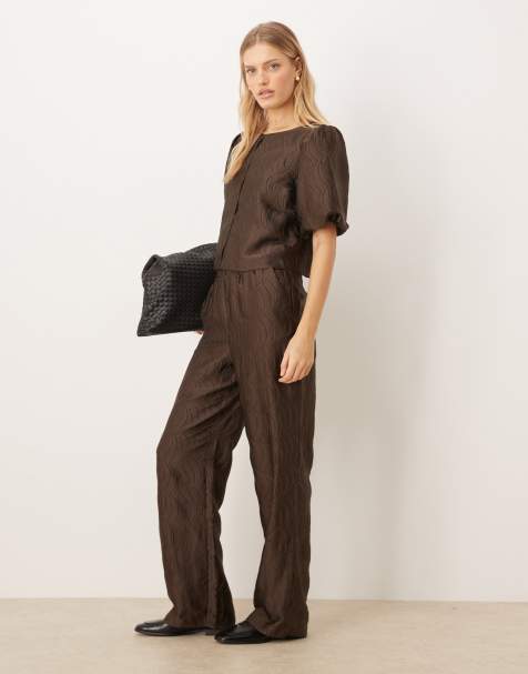 YAS - Set van premium getextureerde top met pofmouwen en broek met hoge taille in chocoladebruin - view 1