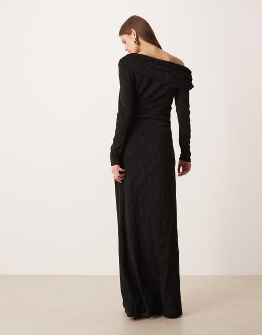 YAS - Sort offshoulder-midikjole med glimmer og slids i benet, 2 af 4