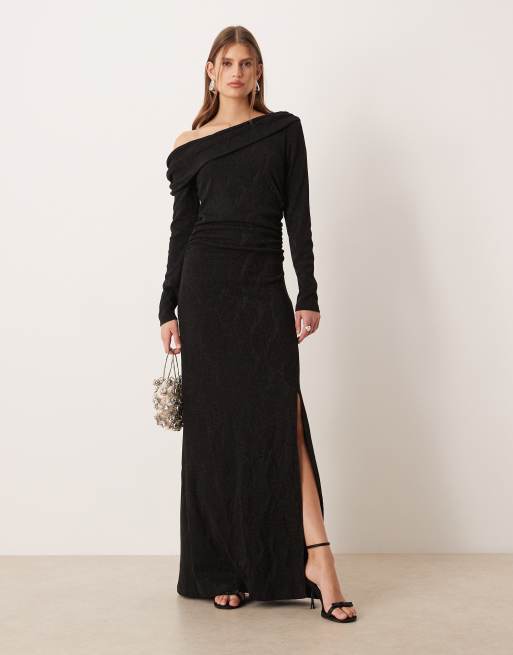 YAS - Sort offshoulder-midikjole med glimmer og slids i benet, 3 af 4