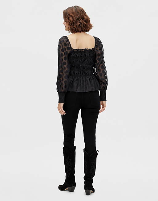 Women Shirts & Blouses/YAS square neck top with smocking in black 