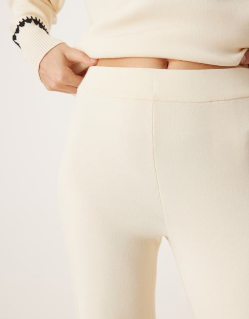 YAS – Strickhose in Creme mit kontrastierendem Besatz, Kombiteil, 4 von 5