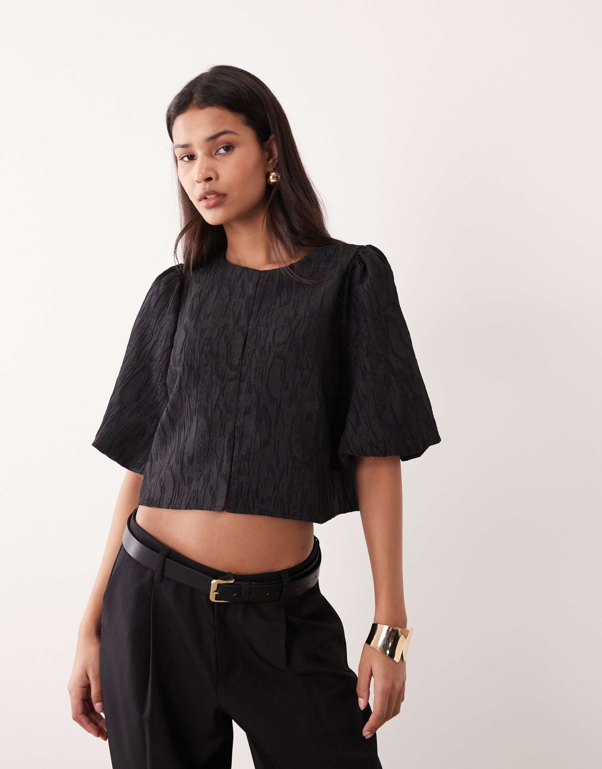 yas structured puff sleeve jacquard top in black