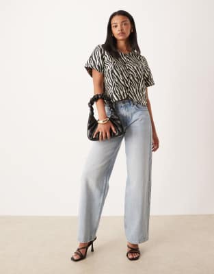 Y.a.s. Structured Top In Black
