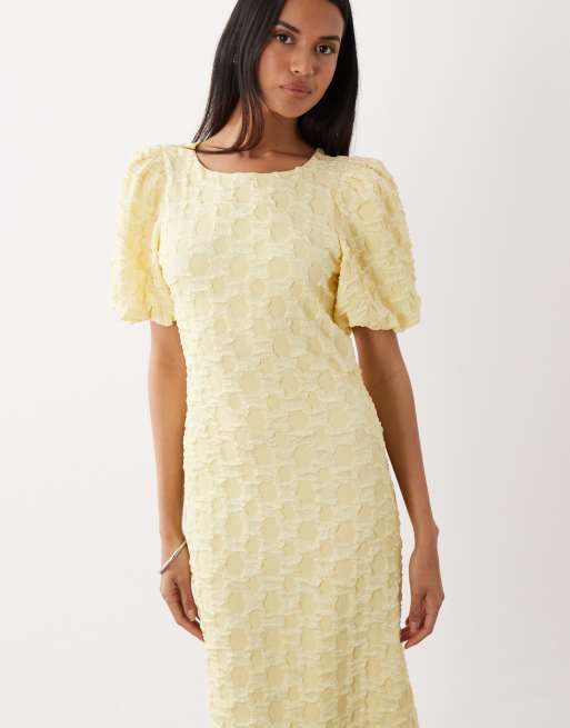 YAS – Strukturiertes Maxikleid in Blassgelb mit voluminösen Ärmeln, 4 von 4