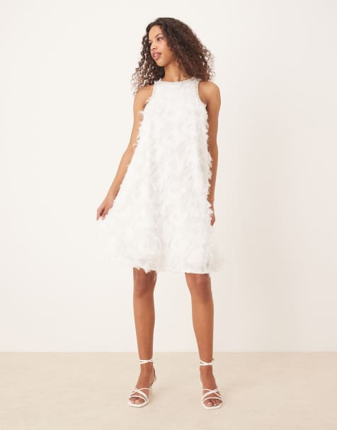 YAS – Strukturiertes Minikleid in Weiß mit Perlenverzierung und Racer-Rücken - view 1