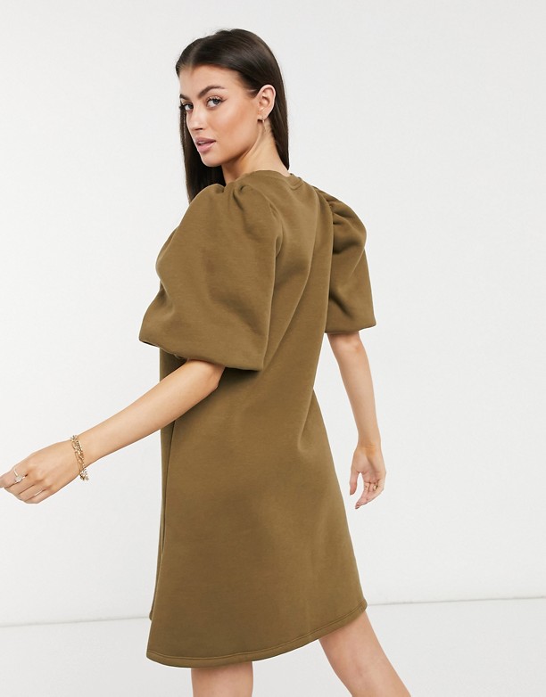 Y.A.S. – Sukienka dresowa mini w kolorze khaki z bufkami Khaki Cielsko 