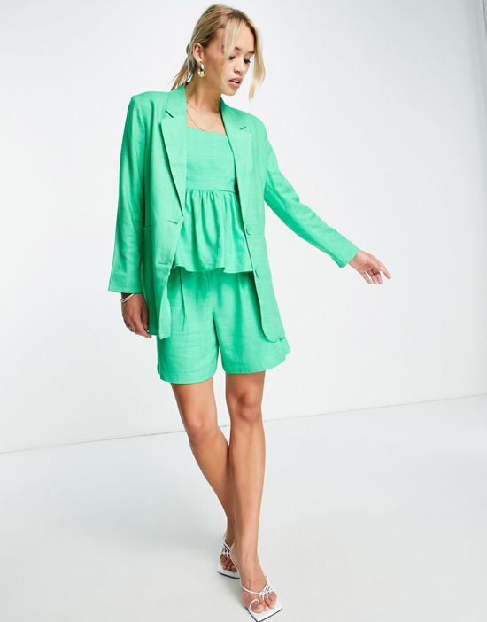 https://images.asos-media.com/products/yas-tailored-blazer-in-green-part-of-a-set/202562979-4?$n_550w$&wid=550&fit=constrain