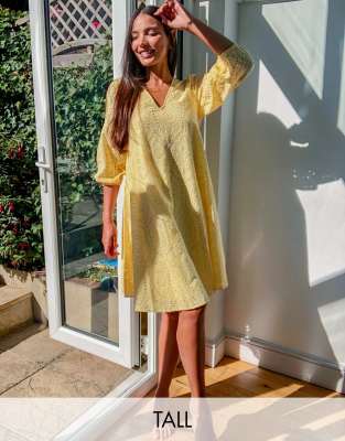 Y.A.S Tall – Minikleid mit Lochstickerei und Puffärmeln in Gelb