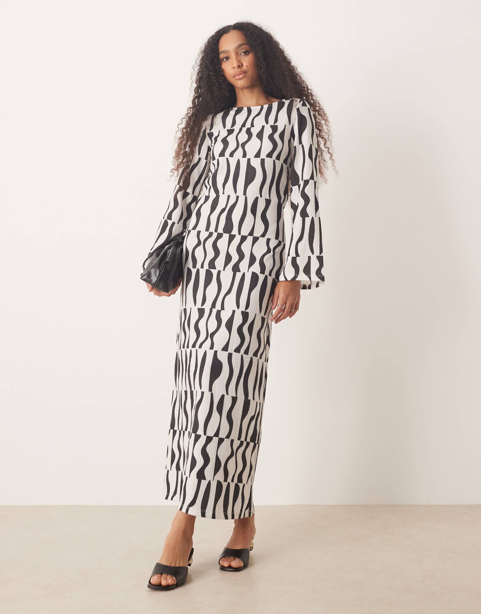 yas textured jersey maxi dress with fluted sleeves in abstract print