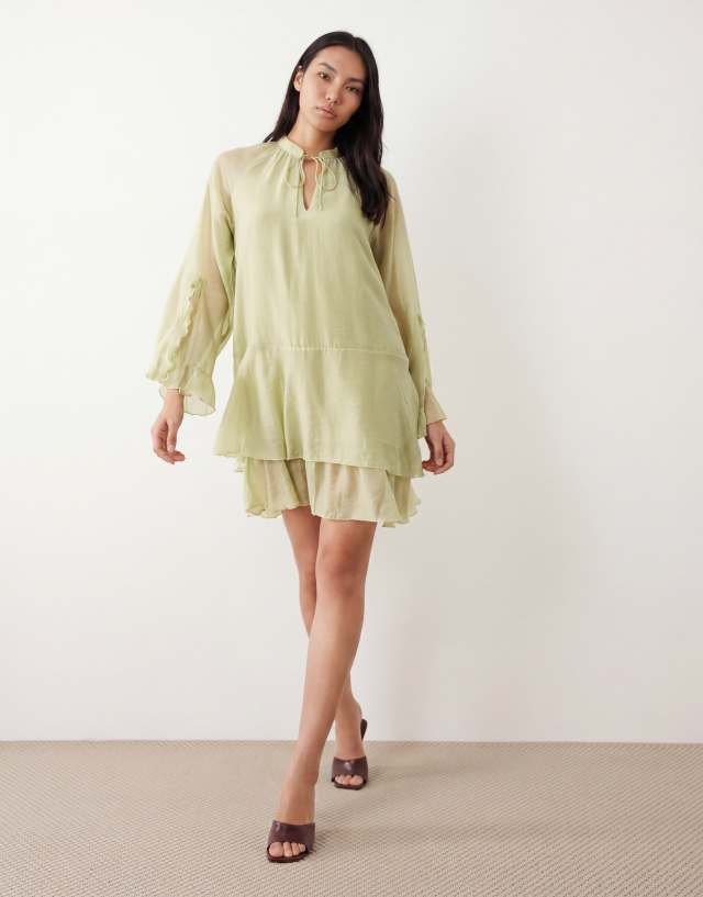 long sleeve mini boho dress YAS tie front in winter green this dress is ideal Women - Summer Neutrals Discover 20 Colourful Bridesmaid Color:Black Wengue