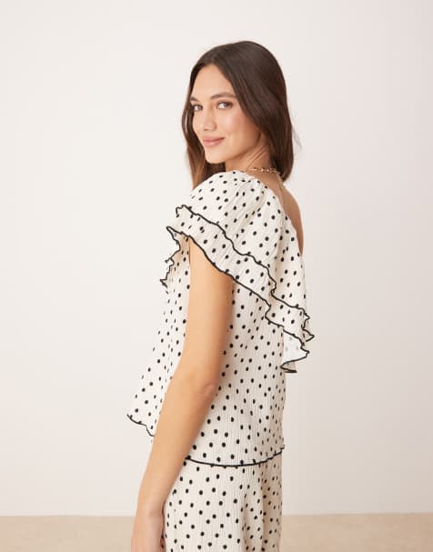 YAS - Top met blote schouder en ruches in co-ord set met zwarte stippen, deel van co-ord set - view 1