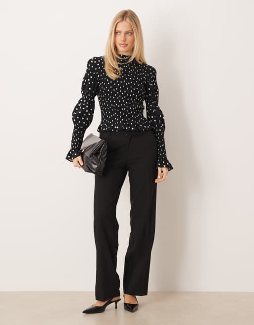 YAS - Top smocké à pois avec manches longues et col montant - Noir et blanc, 2 de 4