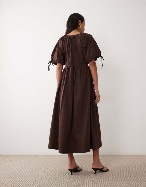 YAS - vestido maxi de popelina de algodón con fruncido en la cintura en marrón chocolate, 3 de 4