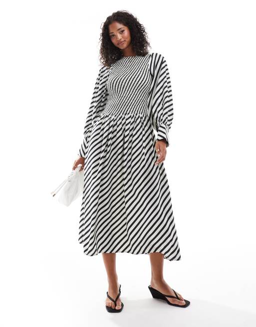 YAS - Vestito grembiule a maniche lunghe a righe diagonali nere