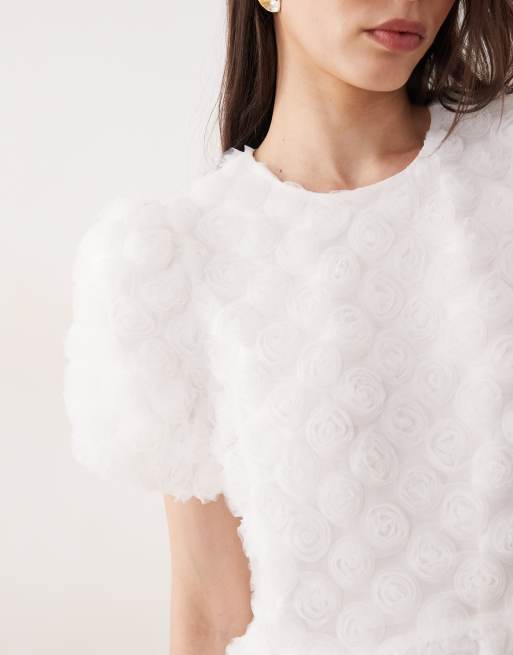 YAS - Vestito grembiule corto testurizzato a fiori 3D bianco gardenia, 4 di 4