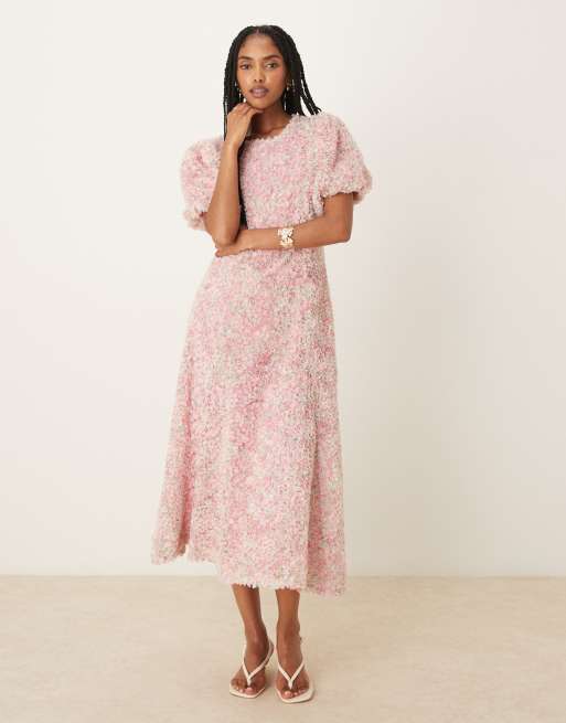 YAS - Vestito lungo premium rosa con dettaglio a fiori 3D