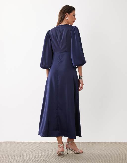 YAS - Vestito midi in raso blu navy scuro con maniche voluminose e nodo sul davanti, 4 di 4