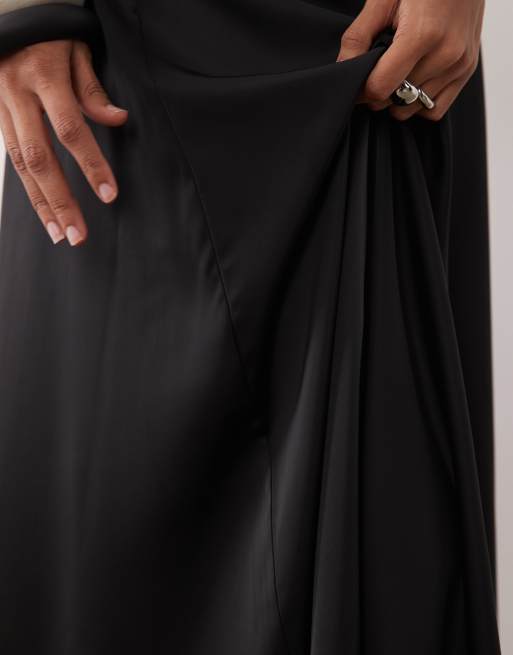 YAS – Voluminöser Midi-Tellerrock aus Satin in Schwarz, 4 von 5
