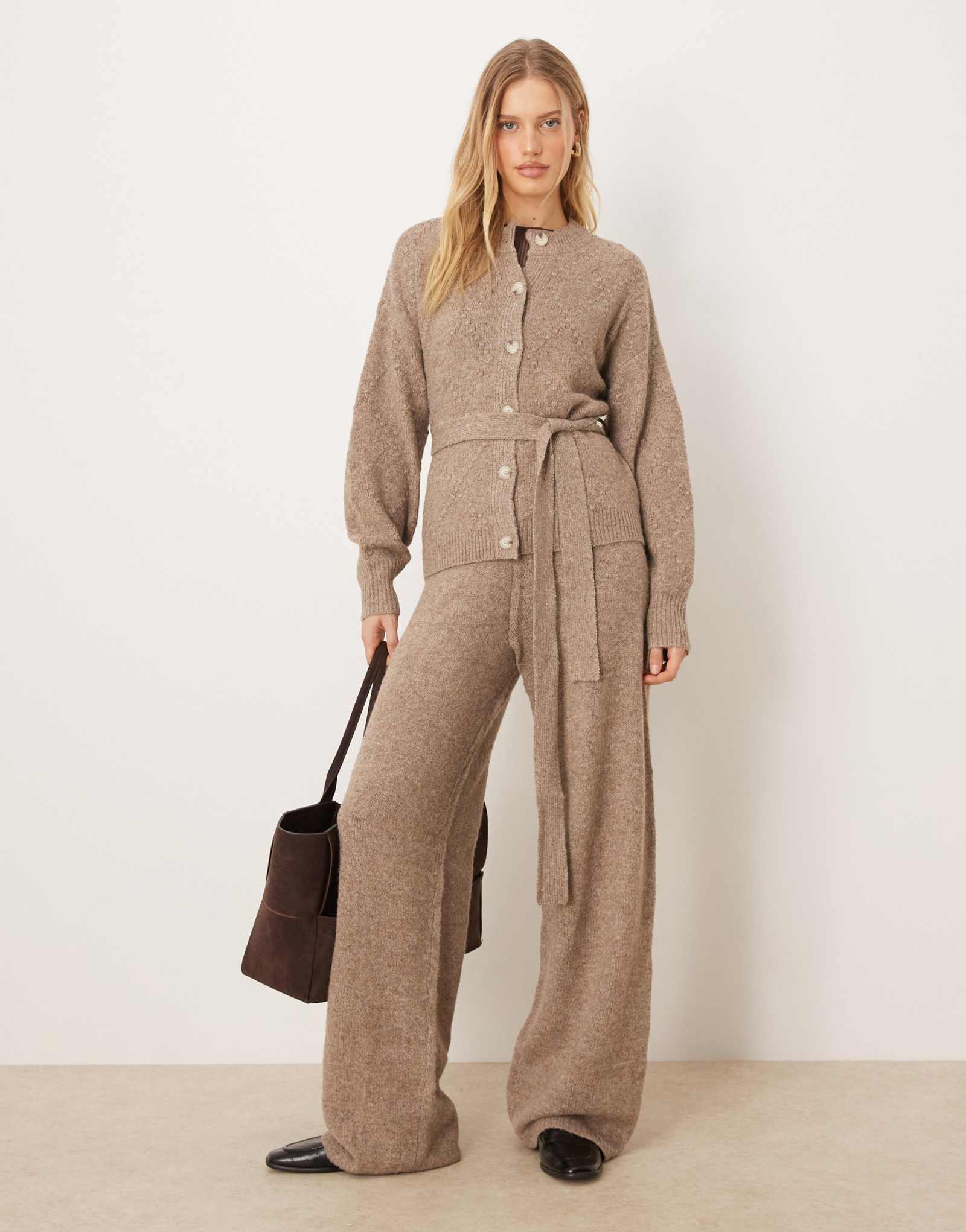 Широкие трикотажные брюки YAS светло-коричневого цвета - часть комплекта