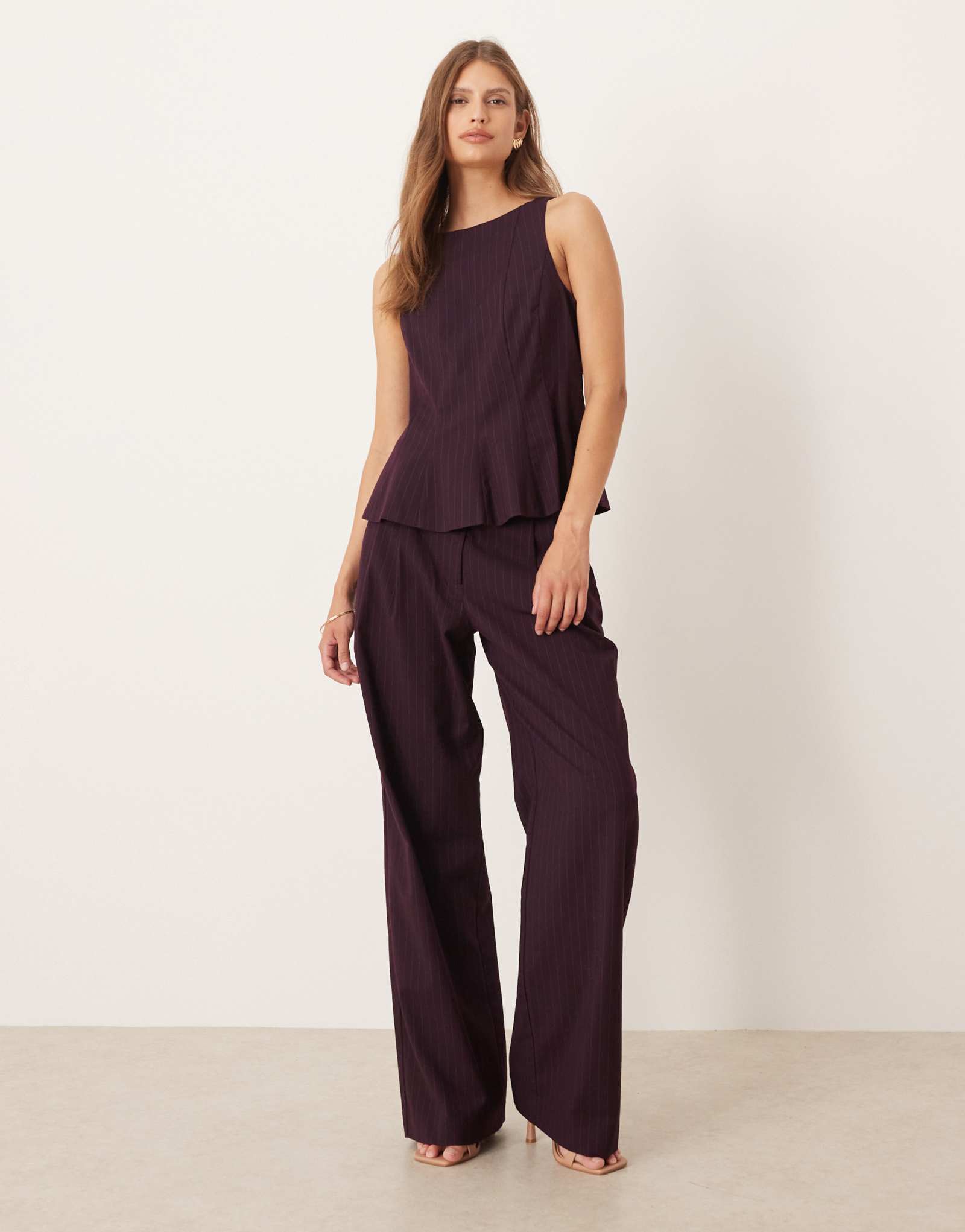  Широкие брюки YAS в бордовую полоску - часть комплекта