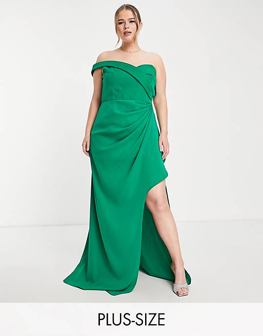 Yaura Plus - Lange jurk met blote schouder en ongelijke zoom in groen