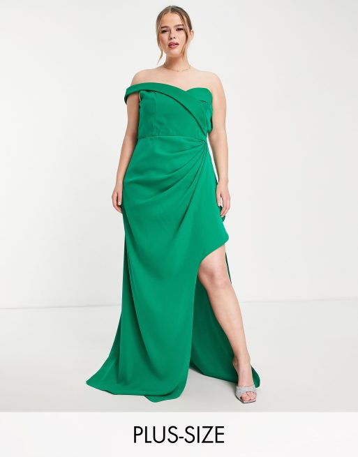 Yaura Plus – Maxikleid in Grün mit abfallendem Saum, Drapierung und One-Shoulder-Träger