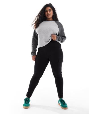 cargo pocket ponte leggings in black