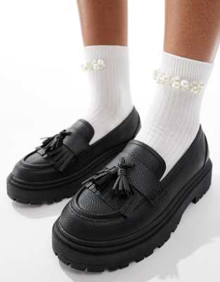 chunky tassel loafers in black