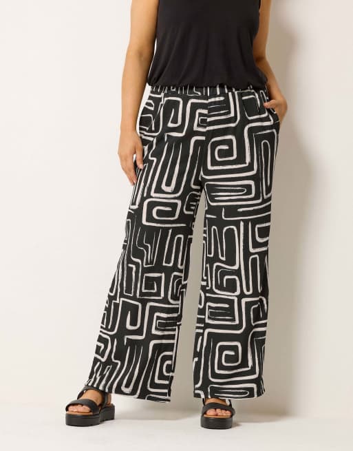 Yours Clothing Abstract crinkle wide leg trousers in black, 4 of 4
