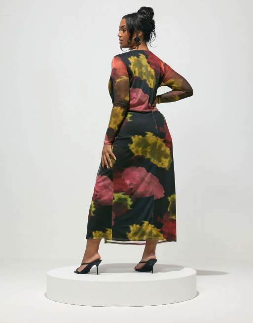 Yours Clothing Abstract knot maxi dress in black, 3 of 4