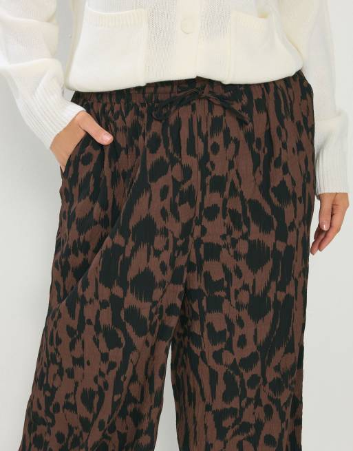 Yours Clothing Abstract wide leg trousers in brown, 3 of 3