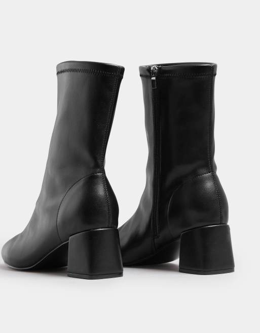 Yours Clothing Block heel stretch boots in extra wide eee fit in black, 3 of 4