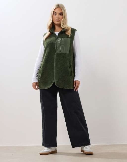 Yours Clothing Borg zip pocket gilet in green, 2 of 4