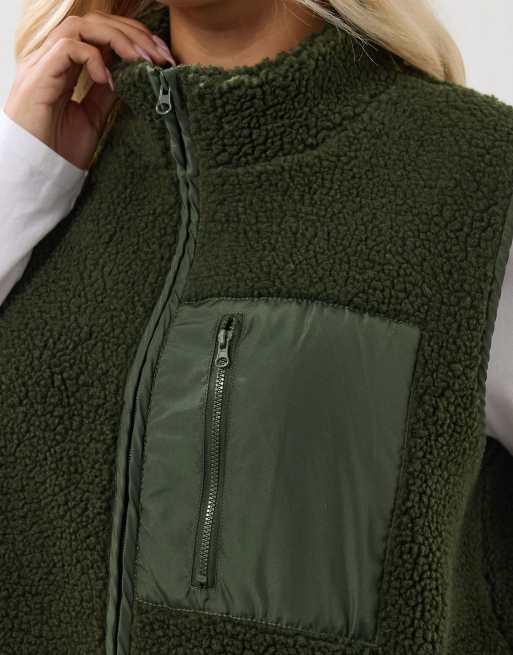 Yours Clothing Borg zip pocket gilet in green, 4 of 4