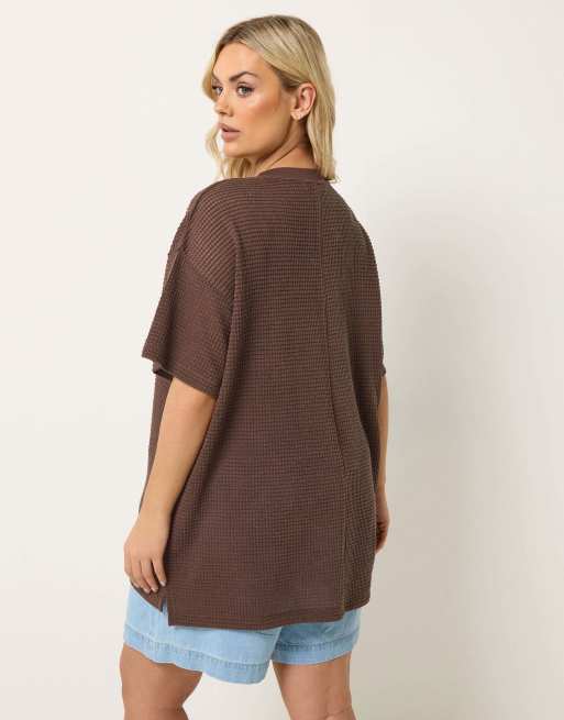 Yours Clothing Boxy knitted t-shirt in brown, 3 of 4