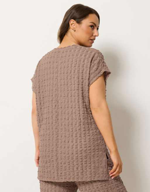 Yours Clothing Bubble textured t-shirt in brown, 3 of 4